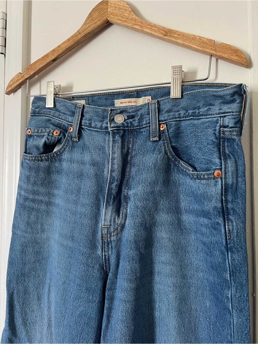 Levi’s Premium Ribcage Wide Leg Jeans Size 28 Medium Wash High Rise Denim - Picture 4 of 8